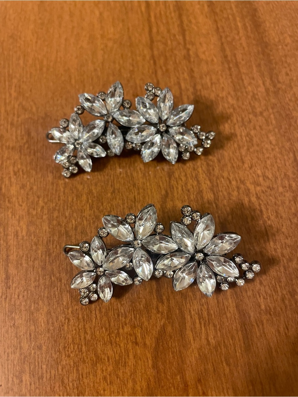 Elegant Rhinestone Floral Hair Clips – Set of 2 ✨🌸